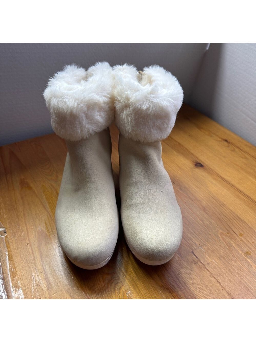 Dkny leather faux fur boots size 6.5